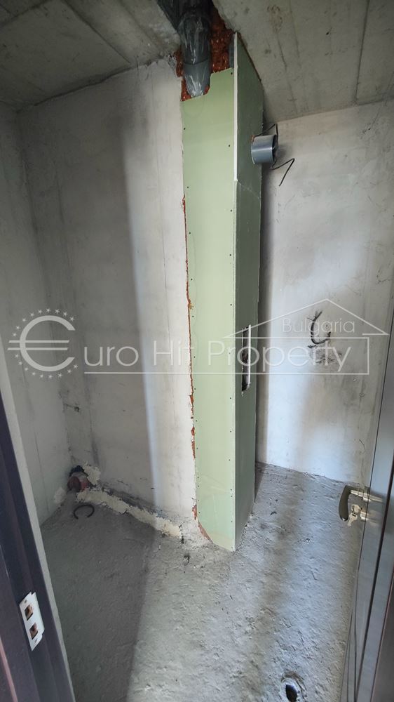 Квартира с просторной гостиной и панорамной террасой с видом на море рядом с Life Hospital-0 Апартамент с просторна дневна и панорамна тераса с гледка към морето до Life Hospital - 0
