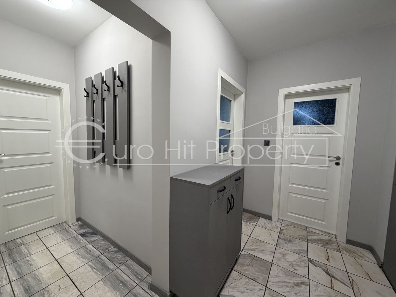 Просторен двустаен апартамент след основен ремонт до БСУ и “”Александровска”-0 Просторен двустаен апартамент след основен ремонт до БСУ и ""Александровска" - 0