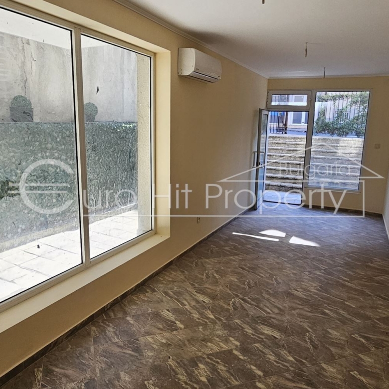 Партерен офис в жилищна сграда до морската градина - под наем - дългосрочно - 0