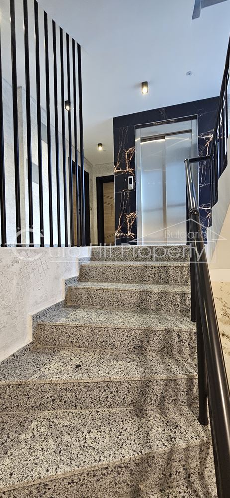 Двустаен апартамент в нова жилищна сграда в кв. Сарафово - 0