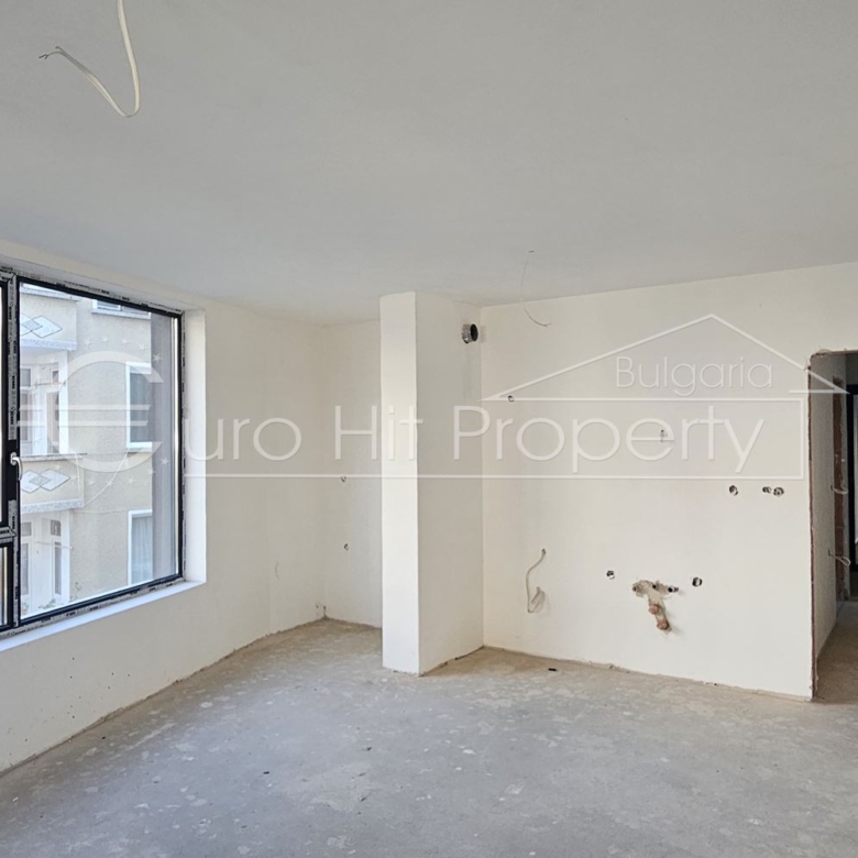 Двустаен апартамент в нова жилищна сграда в кв. Сарафово - 0