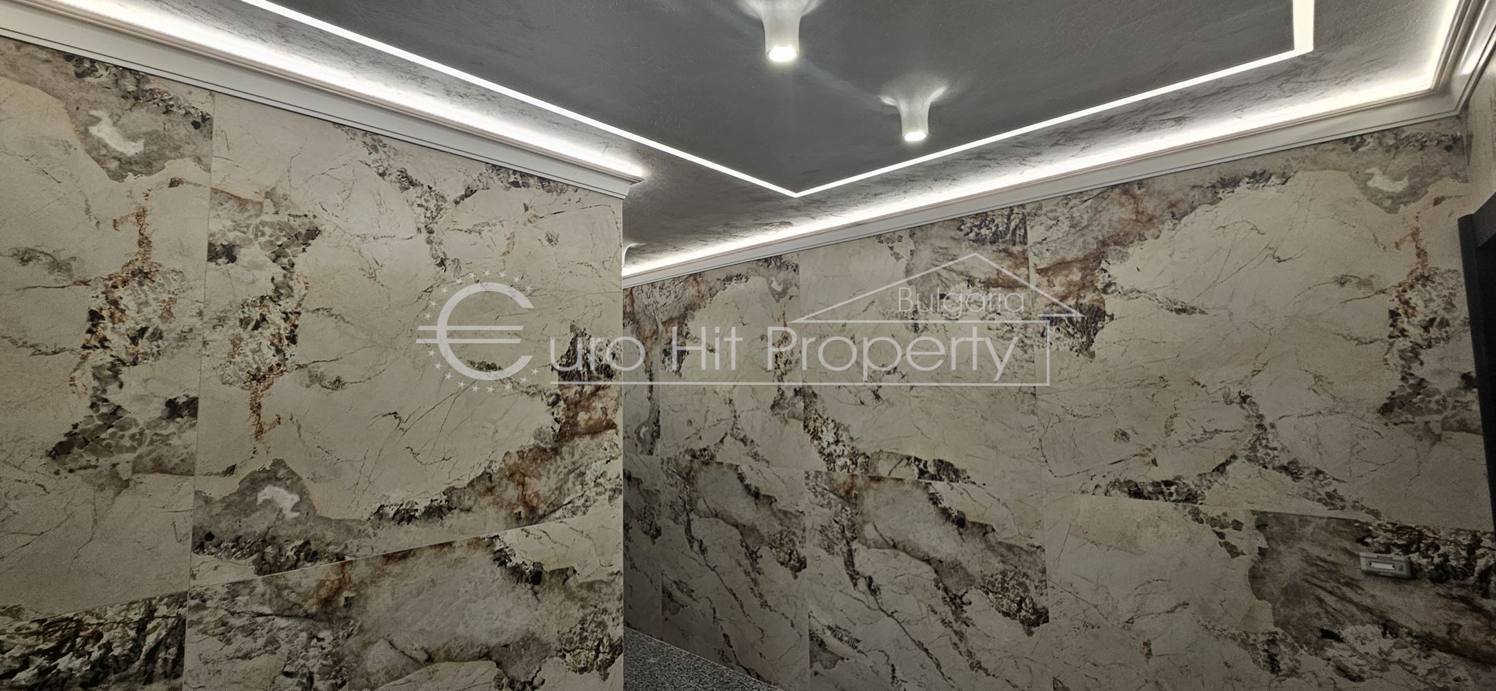 Двустаен апартамент в нова жилищна сграда в кв. Сарафово - 0