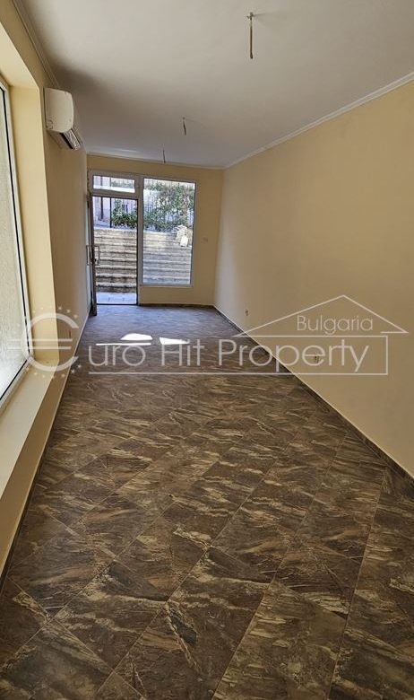 Партерен офис в жилищна сграда до морската градина - под наем - дългосрочно - 0