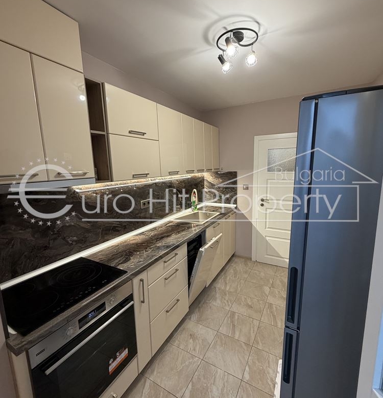 Просторен двустаен апартамент след основен ремонт до БСУ и ""Александровска" - 0