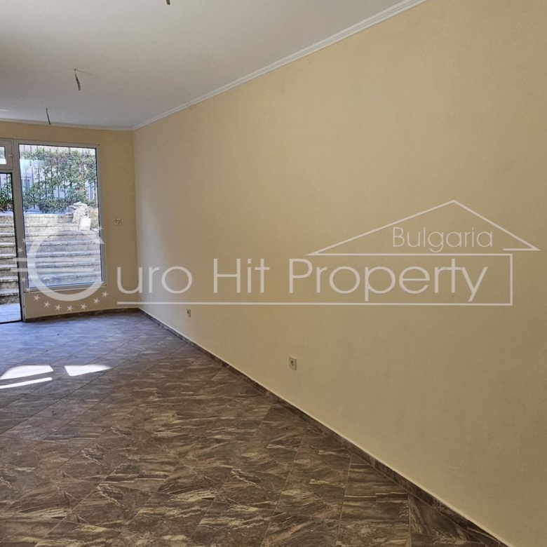 Партерен офис в жилищна сграда до морската градина - под наем - дългосрочно - 0