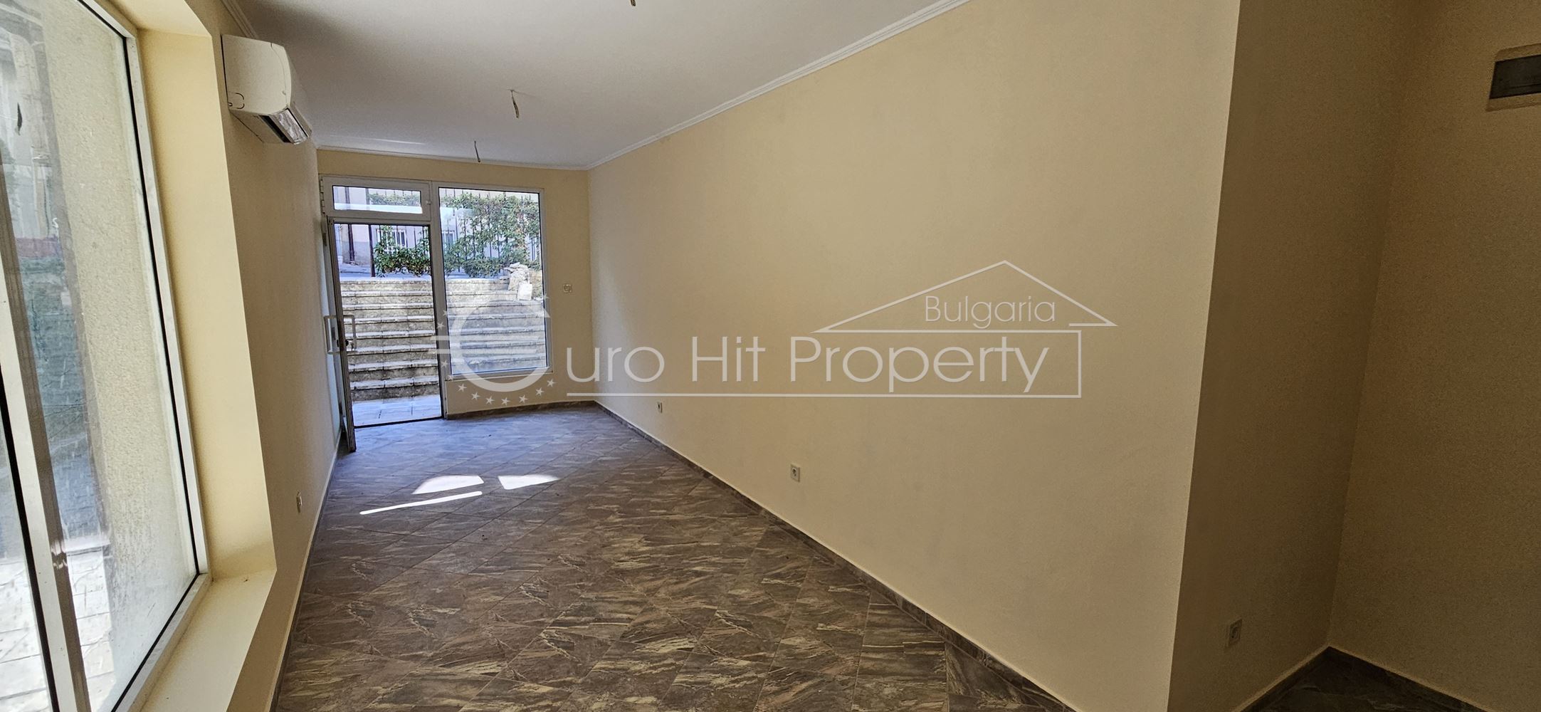 Ground floor office in a residential building near the sea garden - for rent - long-term-0 Партерен офис в жилищна сграда до морската градина - под наем - дългосрочно - 0