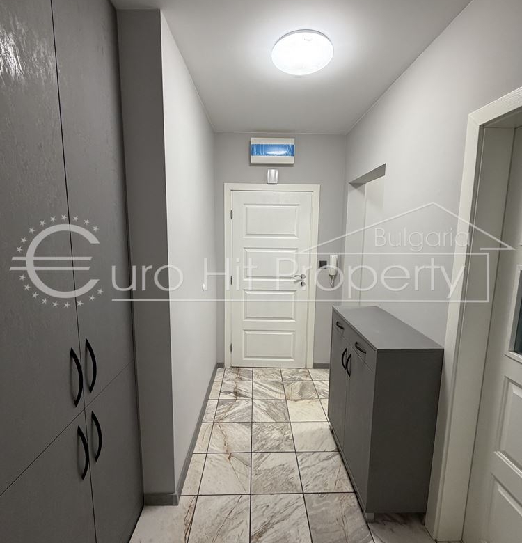 Просторен двустаен апартамент след основен ремонт до БСУ и ""Александровска" - 0