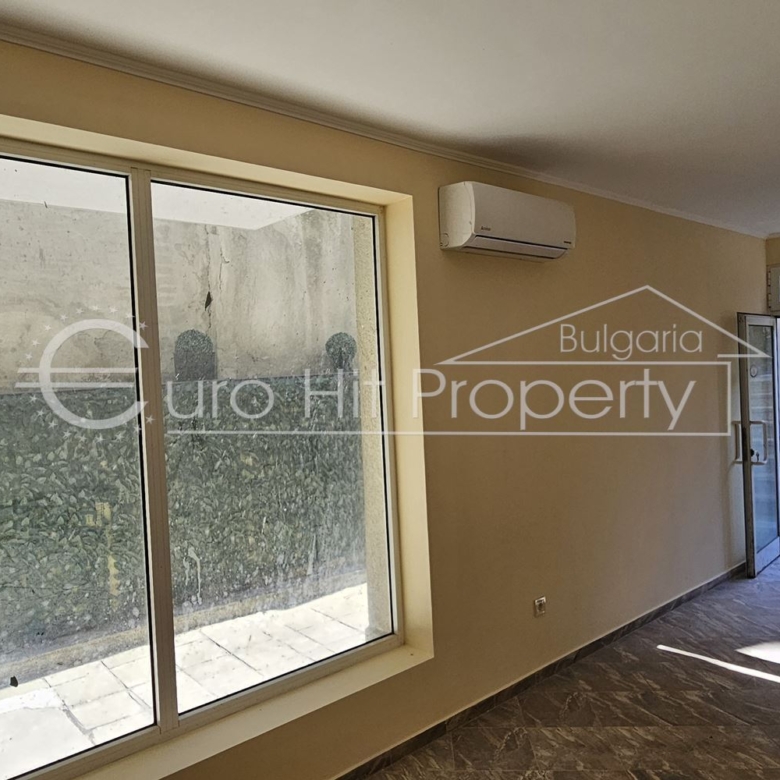 Партерен офис в жилищна сграда до морската градина – под наем – дългосрочно