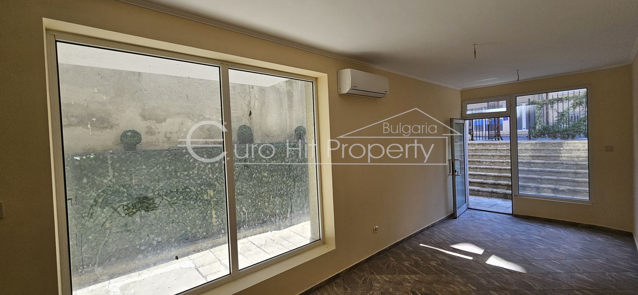 Ground floor office in a residential building near the sea garden - for rent - long-term-0 Партерен офис в жилищна сграда до морската градина - под наем - дългосрочно - 0