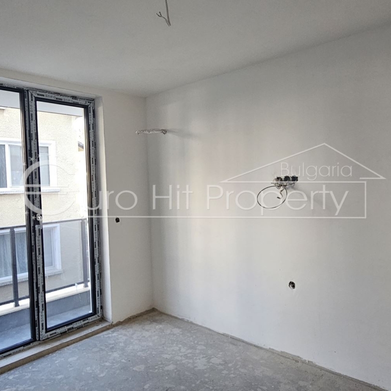 Двустаен апартамент в нова жилищна сграда в кв. Сарафово - 0