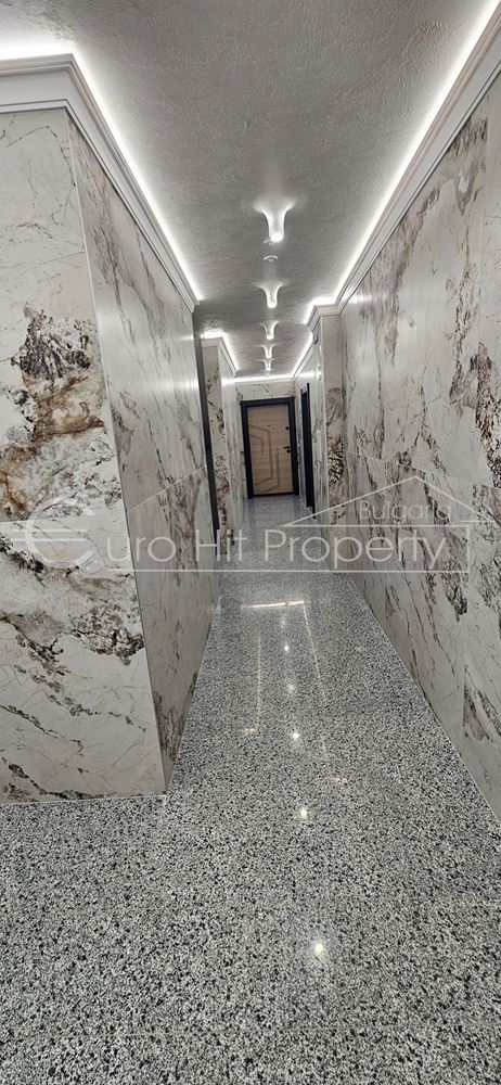 Двустаен апартамент в нова жилищна сграда в кв. Сарафово - 0