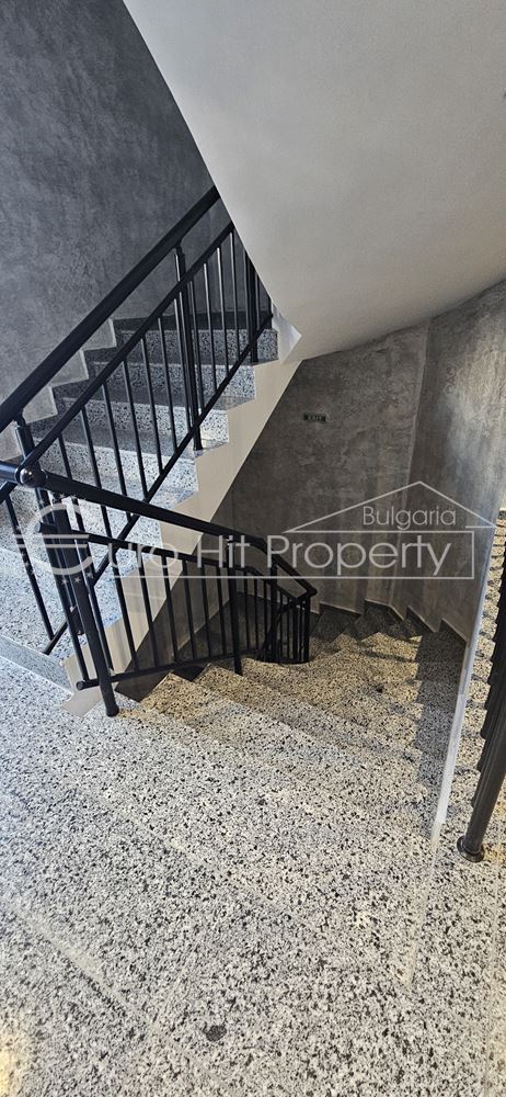 Двустаен апартамент в нова жилищна сграда в кв. Сарафово - 0