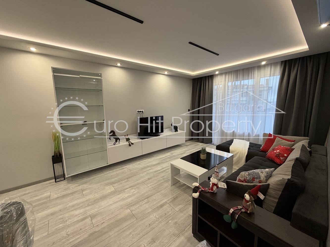 Просторен двустаен апартамент след основен ремонт до БСУ и “”Александровска”-0 Просторен двустаен апартамент след основен ремонт до БСУ и ""Александровска" - 0