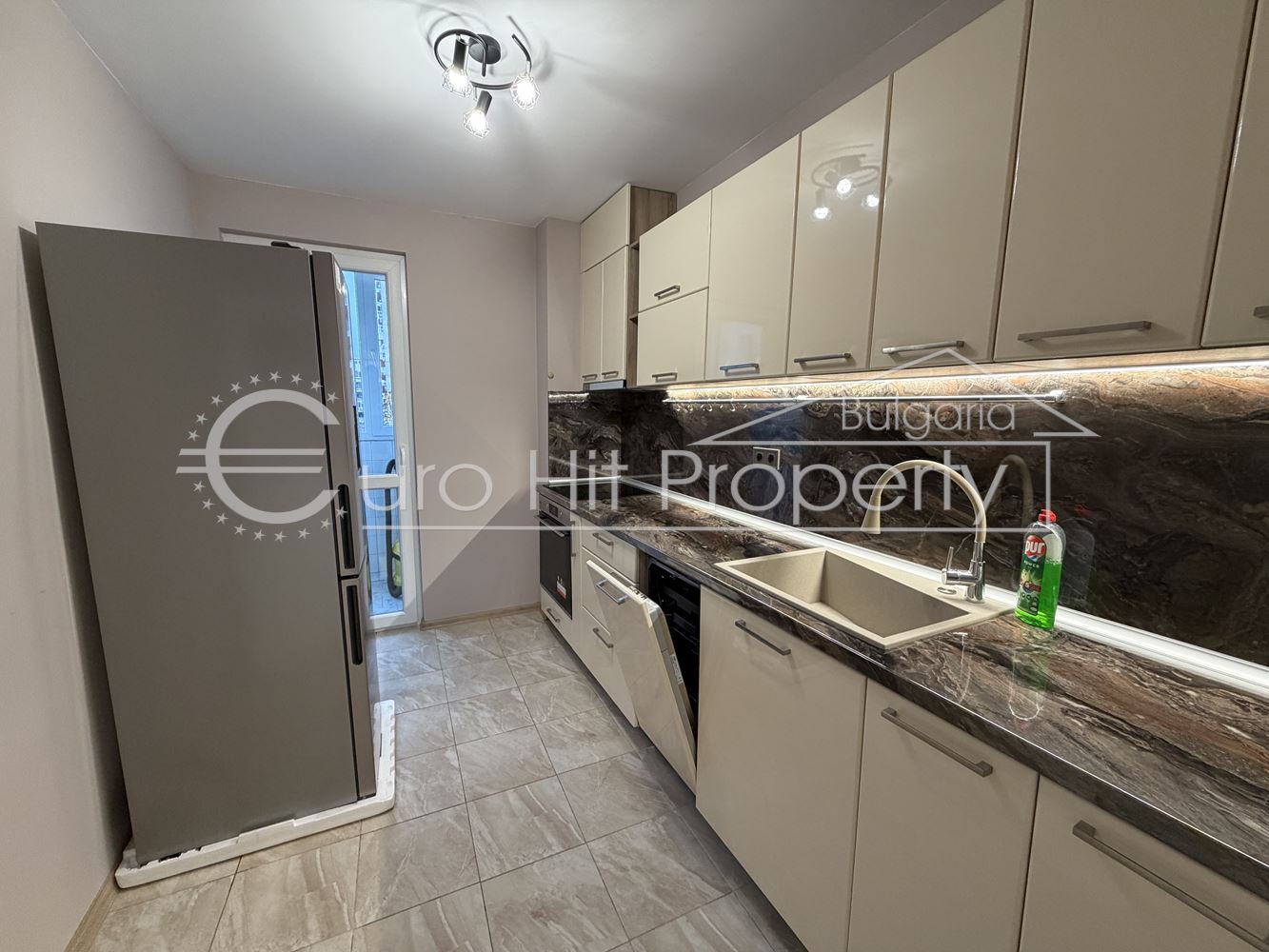 Просторен двустаен апартамент след основен ремонт до БСУ и “”Александровска”-0 Просторен двустаен апартамент след основен ремонт до БСУ и ""Александровска" - 0