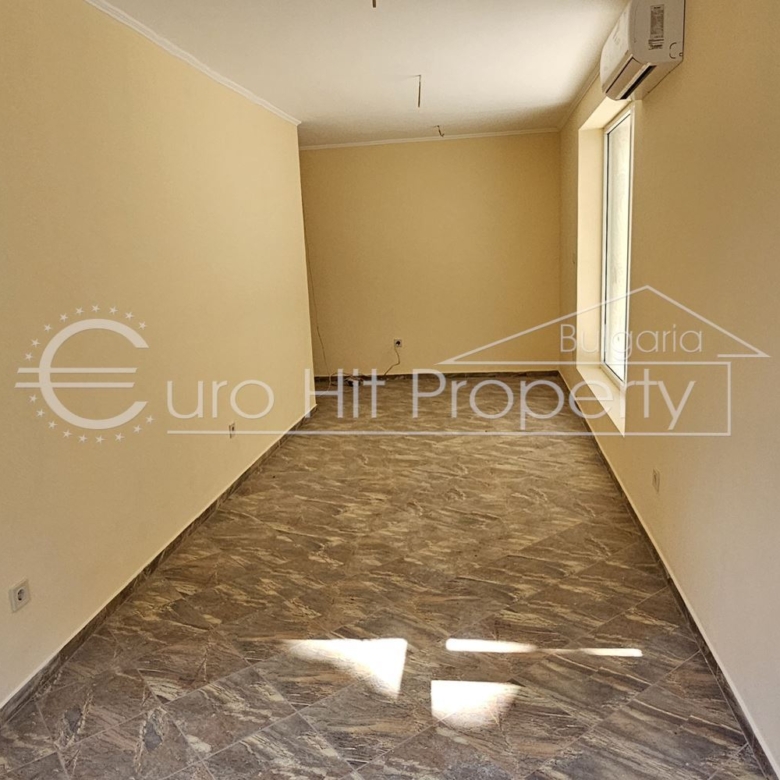 Партерен офис в жилищна сграда до морската градина - под наем - дългосрочно - 0