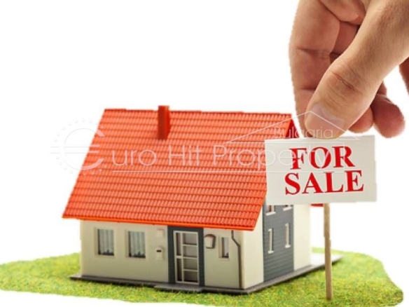 Дворно място с ток и вода в центъра на с. Медово - 0