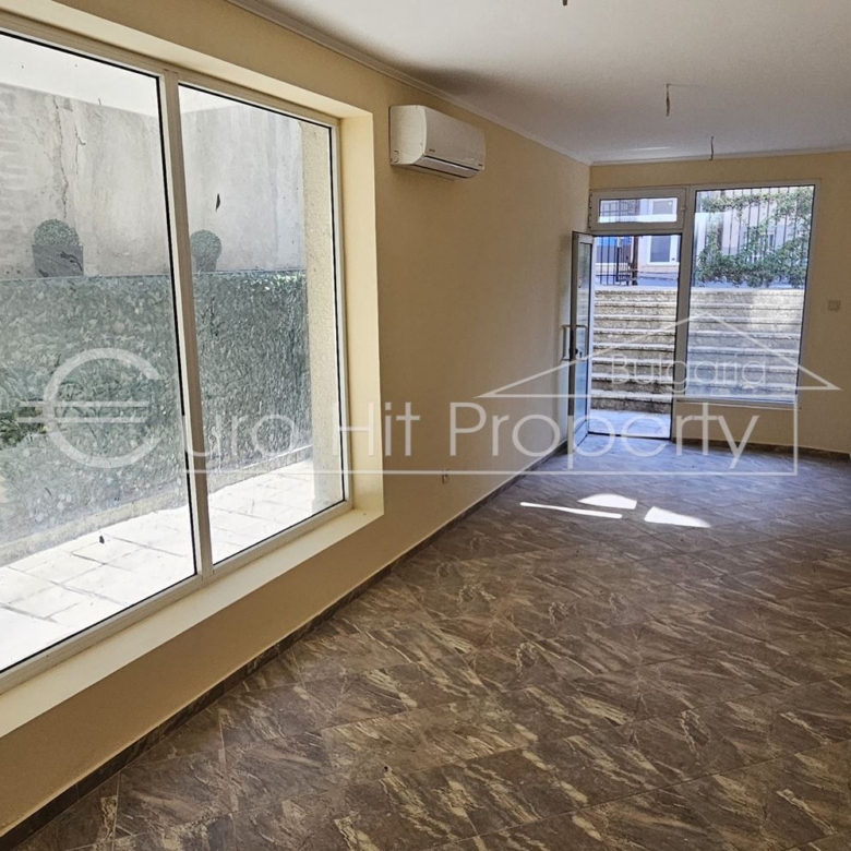 Партерен офис в жилищна сграда до морската градина - под наем - дългосрочно - 0