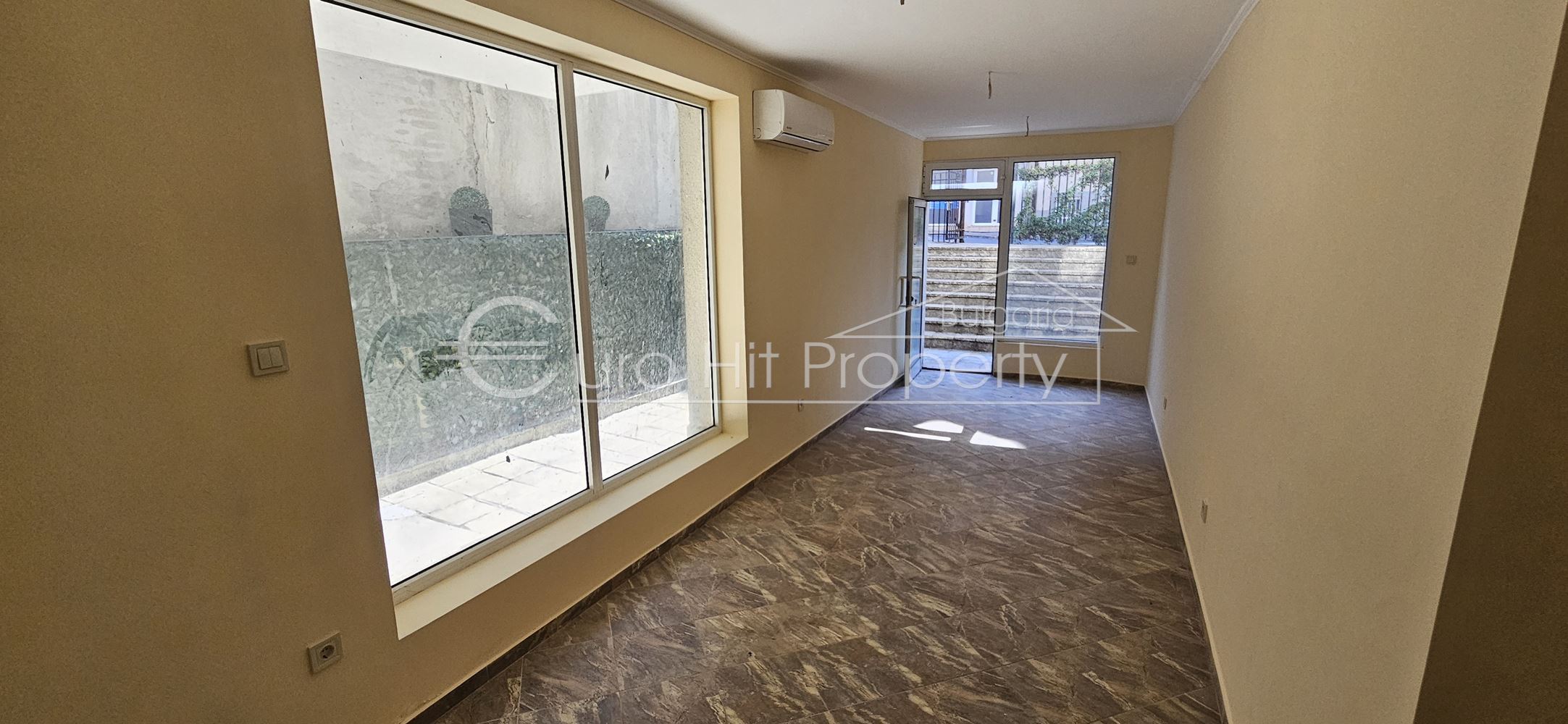 Ground floor office in a residential building near the sea garden - for rent - long-term-0 Партерен офис в жилищна сграда до морската градина - под наем - дългосрочно - 0
