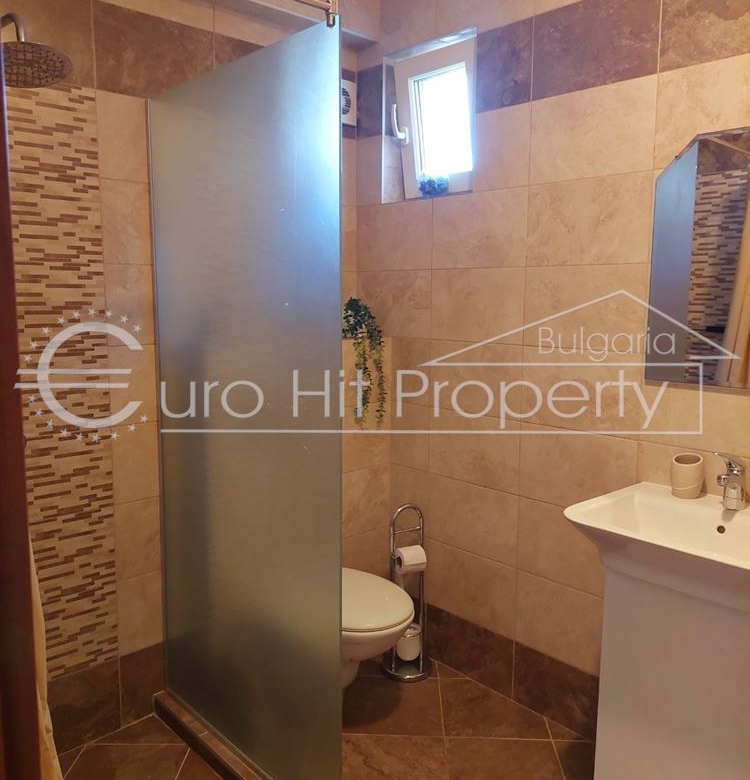 Двустаен обзаведен апартамент в кв. Сарафово - 0