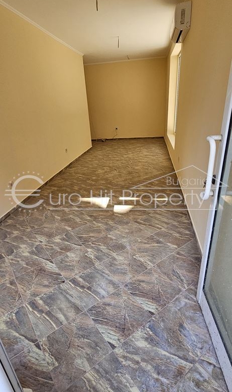 Партерен офис в жилищна сграда до морската градина - под наем - дългосрочно - 0