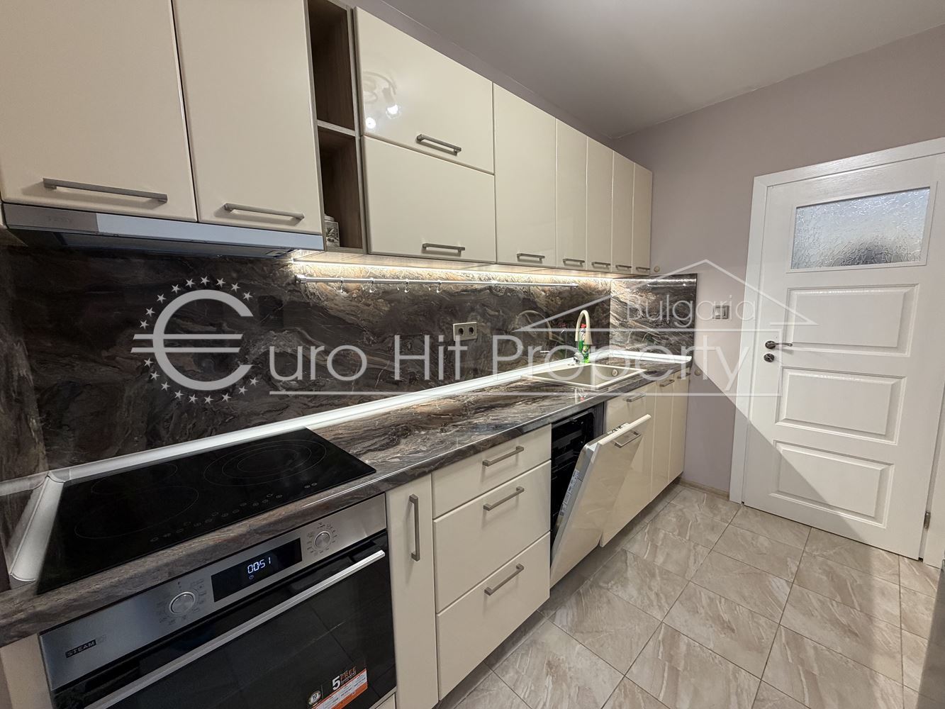 Просторен двустаен апартамент след основен ремонт до БСУ и “”Александровска”-0 Просторен двустаен апартамент след основен ремонт до БСУ и ""Александровска" - 0