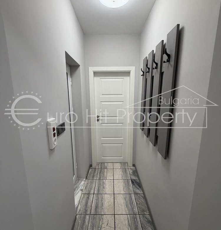 Просторен двустаен апартамент след основен ремонт до БСУ и ""Александровска" - 0