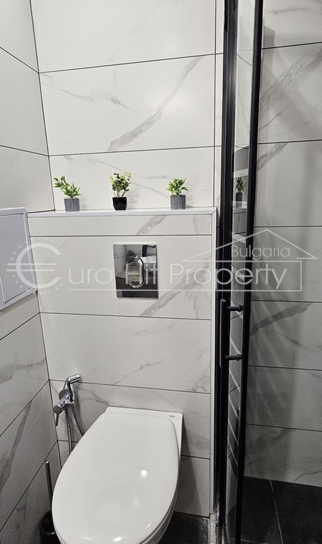 Просторен двустаен апартамент след основен ремонт до БСУ и ""Александровска" - 0