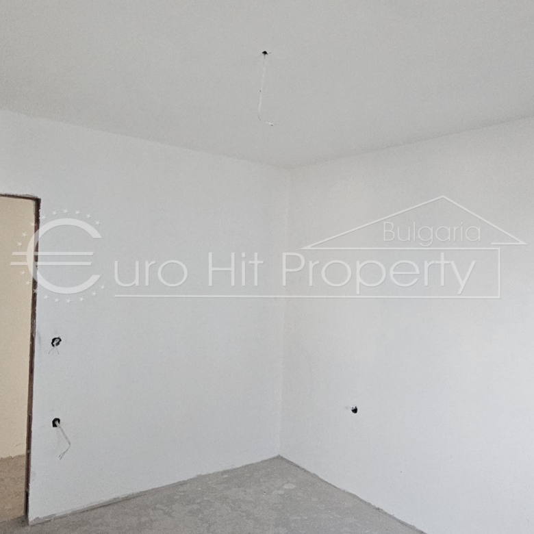 Двустаен апартамент в нова жилищна сграда в кв. Сарафово - 0