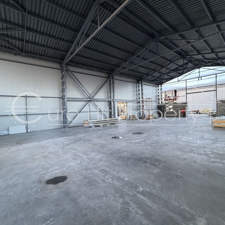 Склад под наем 350кв.м. в складова база - Южна промишлена зона - 0