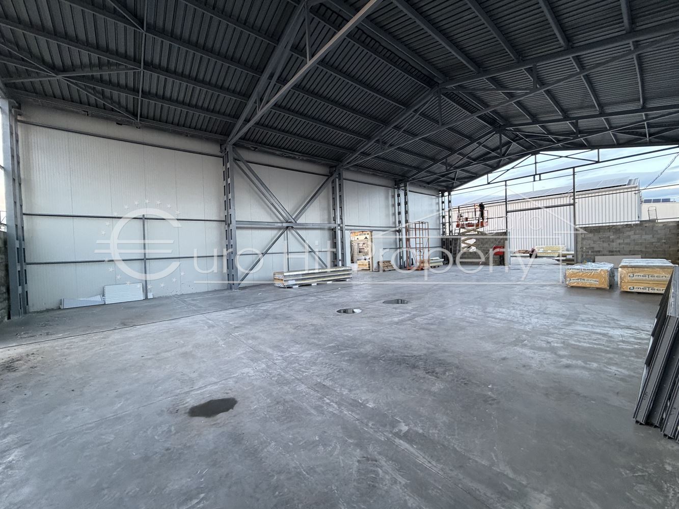Склад под наем 350кв.м. в складова база - Южна промишлена зона - 0