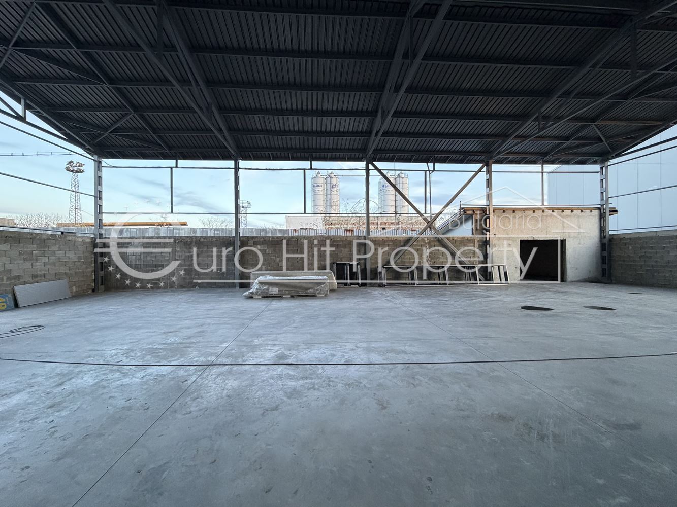 Склад под наем 350кв.м. в складова база - Южна промишлена зона - 0