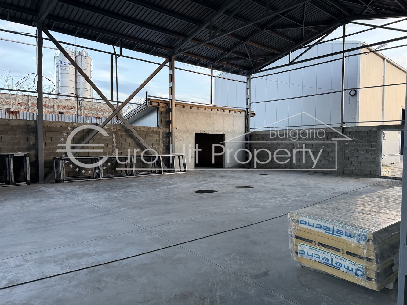Склад под наем 350кв.м. в складова база - Южна промишлена зона - 0