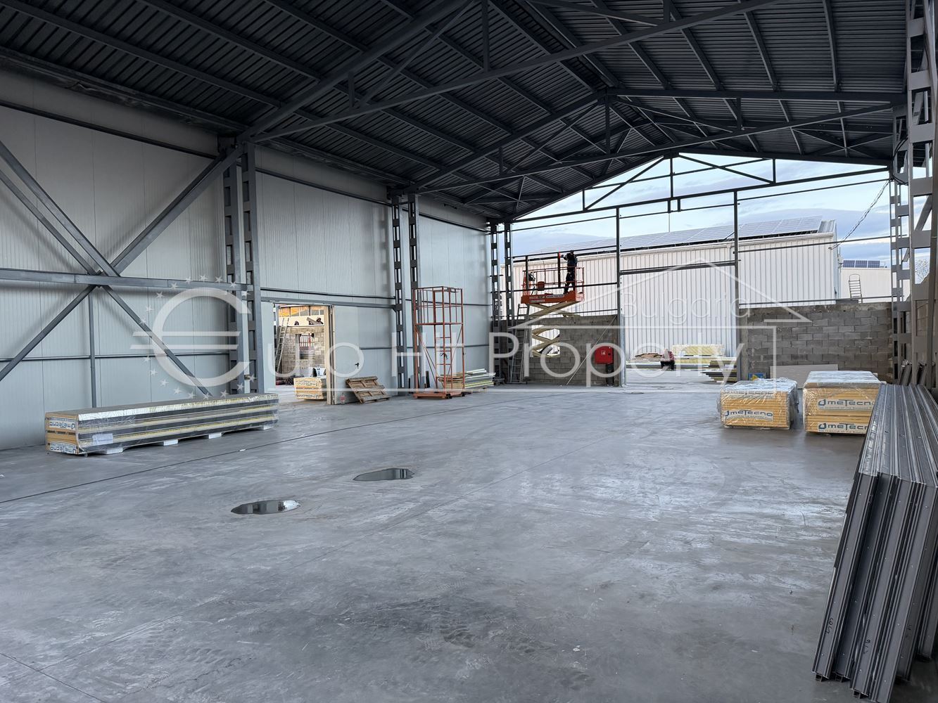 Склад под наем 350кв.м. в складова база - Южна промишлена зона - 0