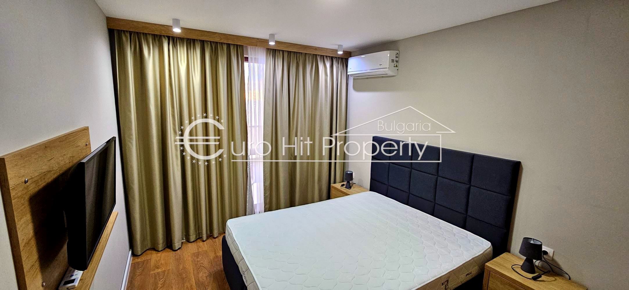 Двустаен обзаведен апартамент в луксозен комплекс на първа линияь в кв. Сарафово - 0