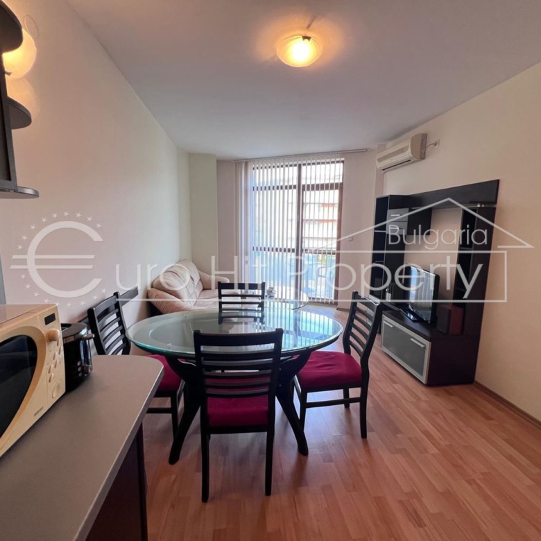 Двустаен обзаведен апартамент в комплекс с басейн в Свети Влас - 0