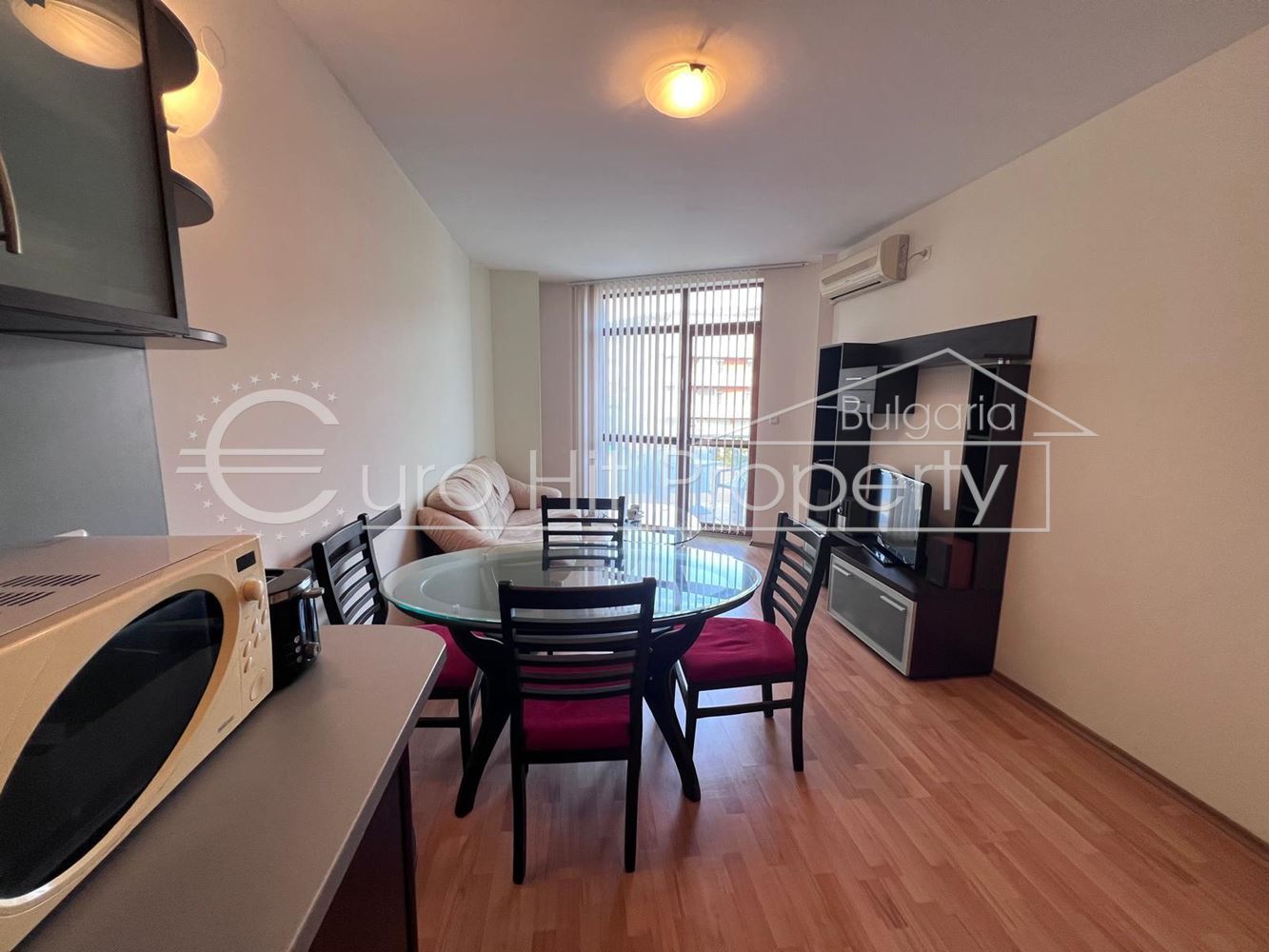 Двустаен обзаведен апартамент в комплекс с басейн в Свети Влас - 0