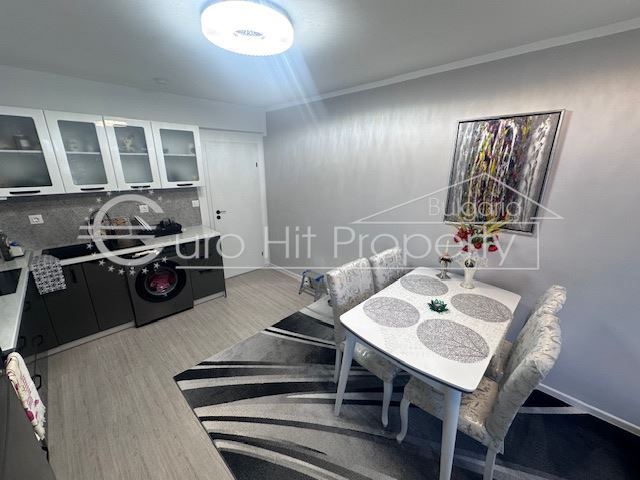 Апартамент с 2 спални в комплекс в Свети Влас