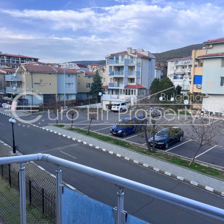 Двустаен обзаведен апартамент в комплекс с басейн в Свети Влас - 0