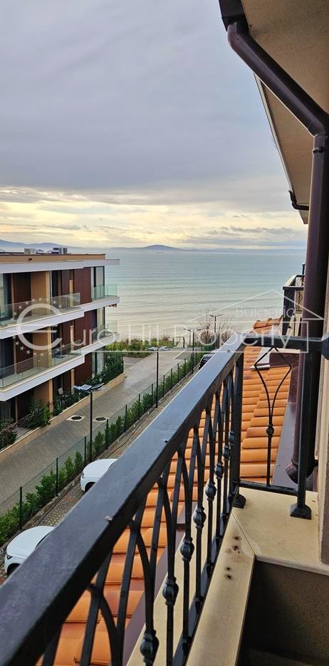 Двустаен обзаведен апартамент с морска панорама в луксозен комплекс в кв. Сарафово - 0