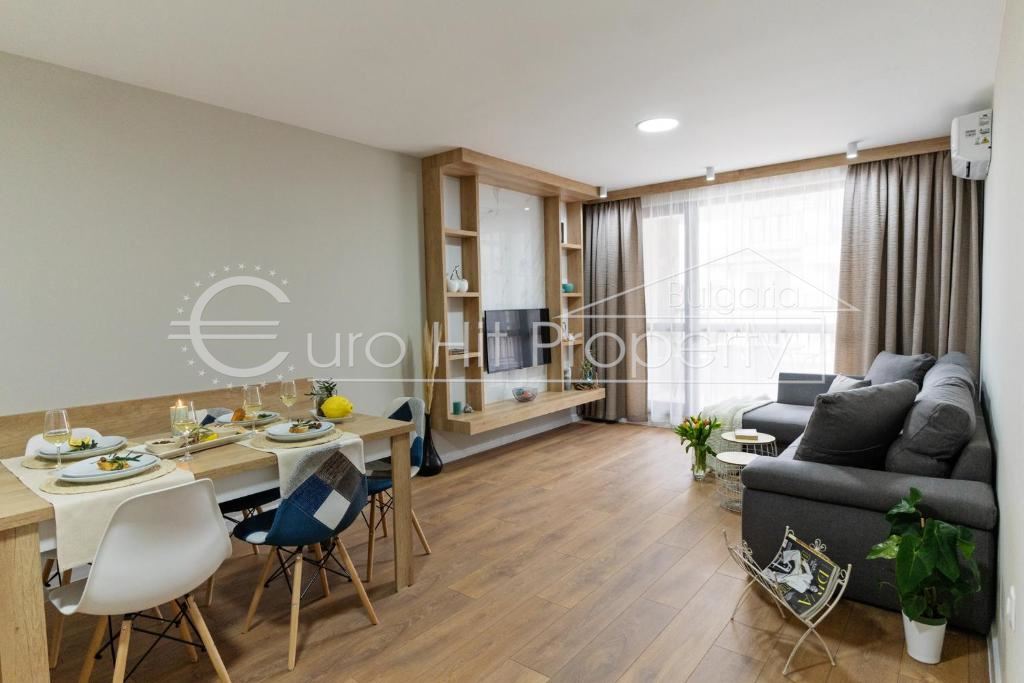 Двустаен напълно обзаведен апартамент в луксозен комплекс на първа линия в кв. Сарафово - 0