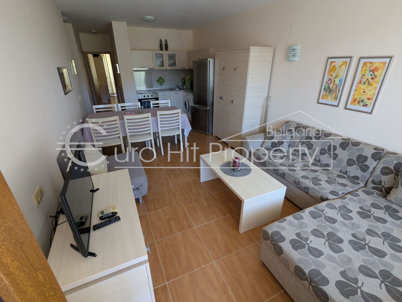 Тристаен апартамент с гледка към басейна в затворен комплекс в Свети Влас - 0