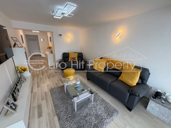 Тристаен обзаведен апартамент в Свети Влас - 0