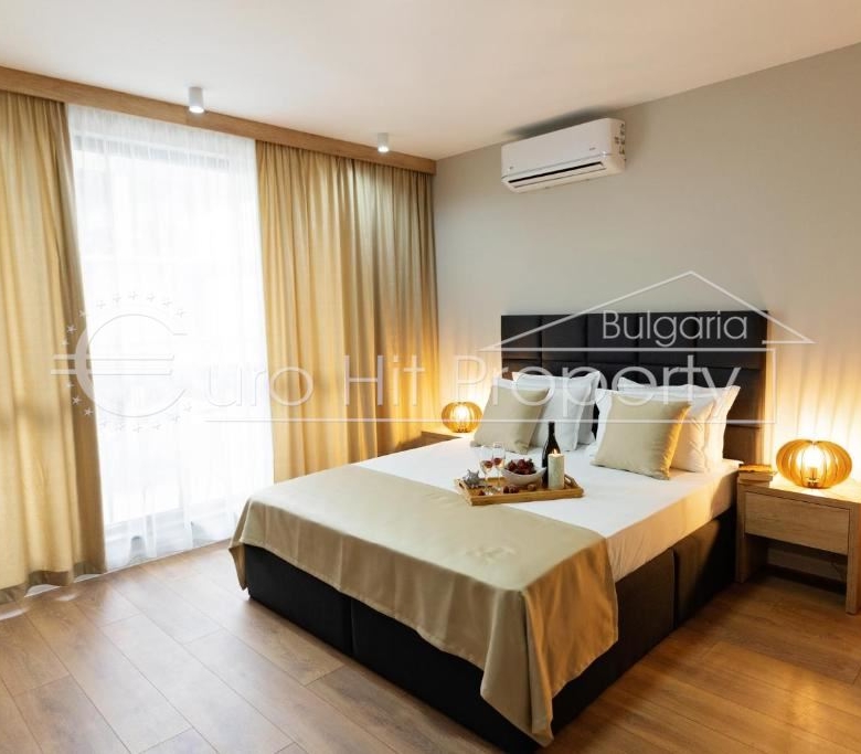 Двустаен напълно обзаведен апартамент в луксозен комплекс на първа линия в кв. Сарафово - 0