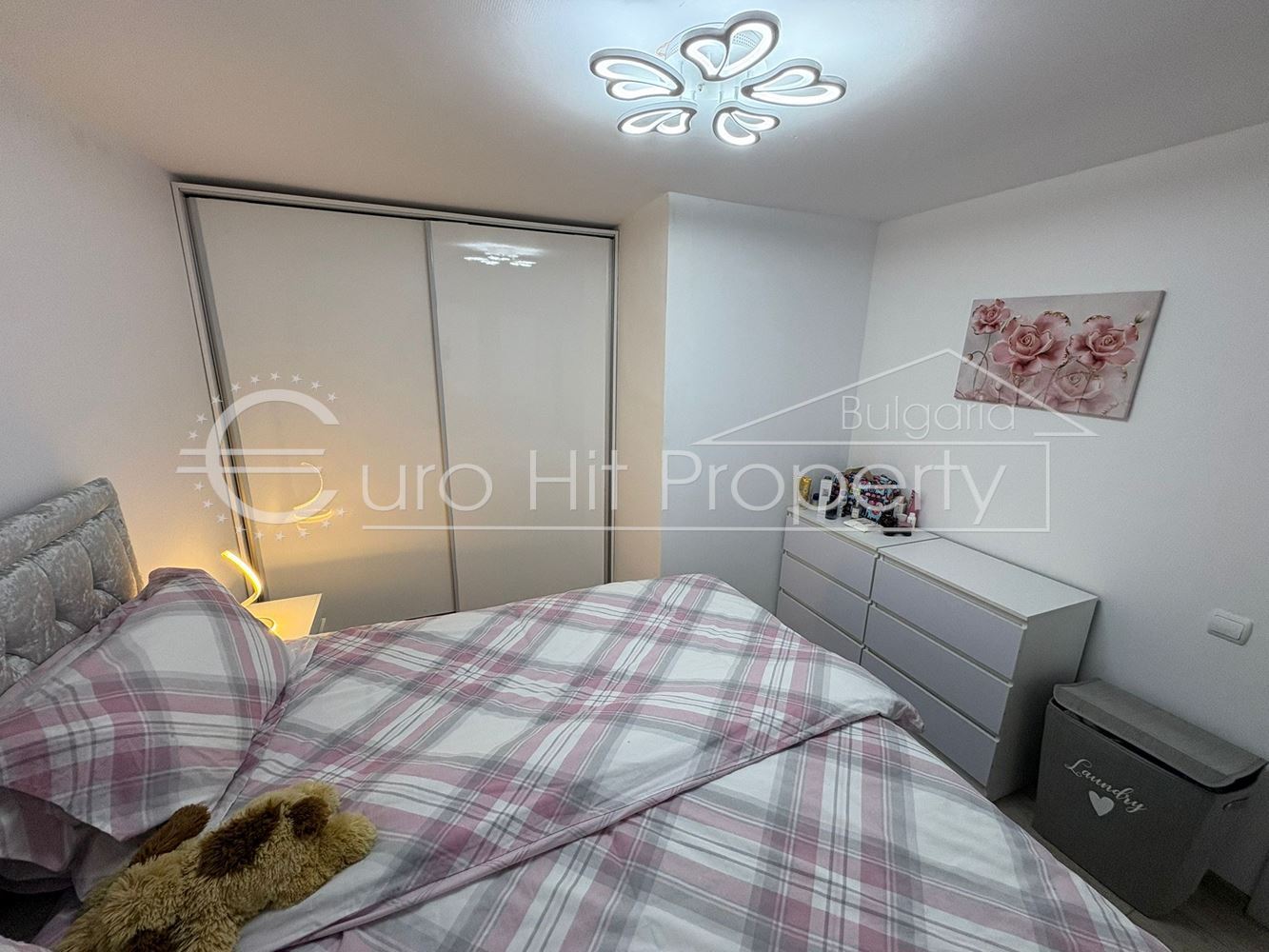 Тристаен обзаведен апартамент в Свети Влас - 0