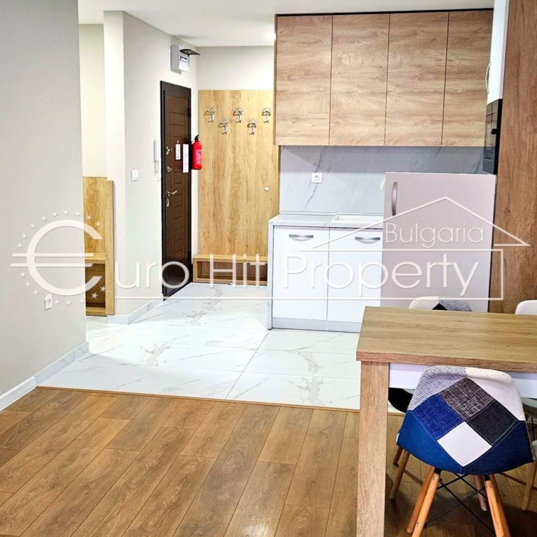 Двустаен обзаведен апартамент в луксозен комплекс на първа линияь в кв. Сарафово - 0