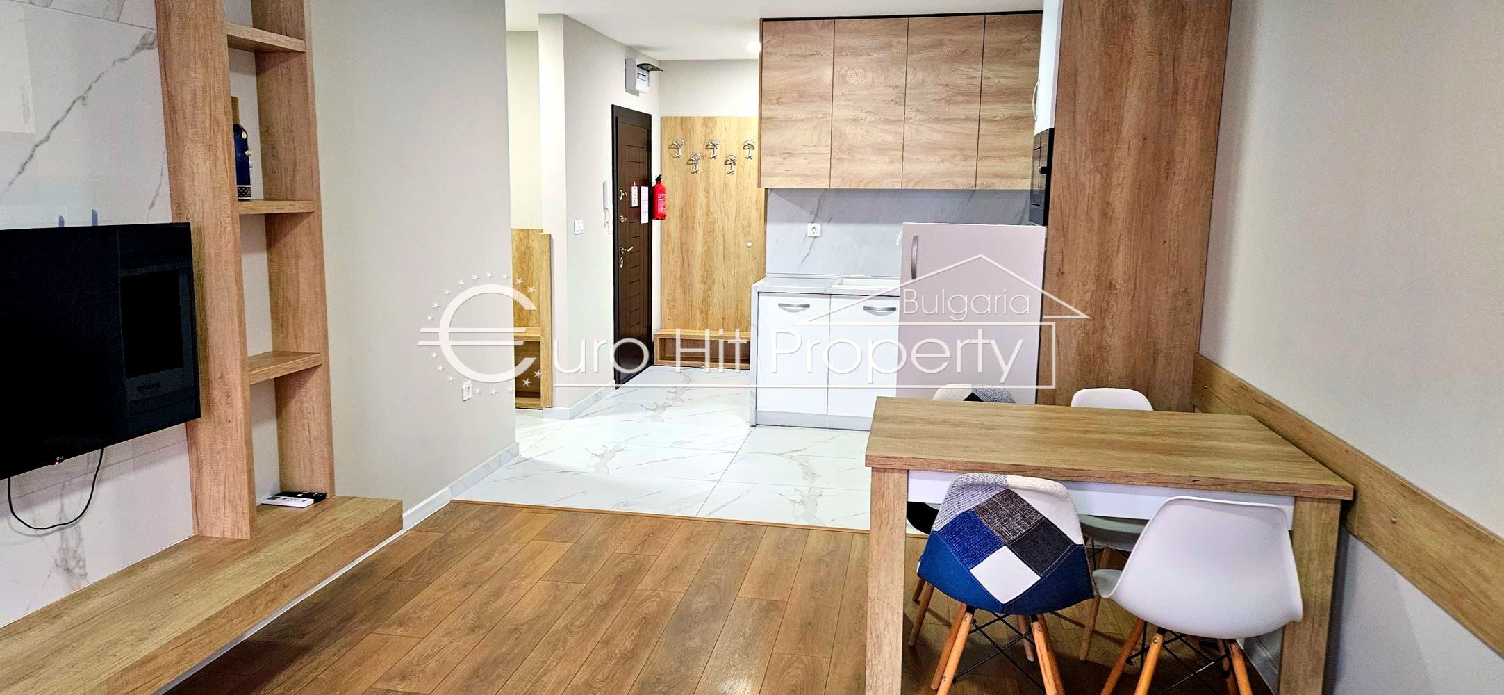 Двустаен обзаведен апартамент в луксозен комплекс на първа линияь в кв. Сарафово - 0