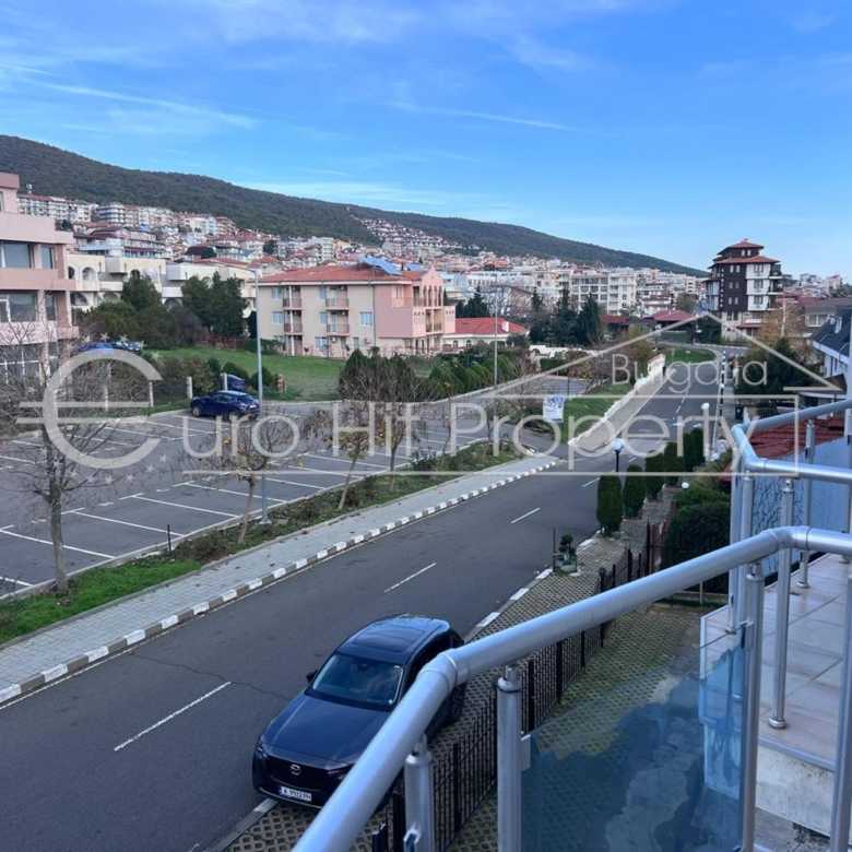 Двустаен обзаведен апартамент в комплекс с басейн в Свети Влас - 0