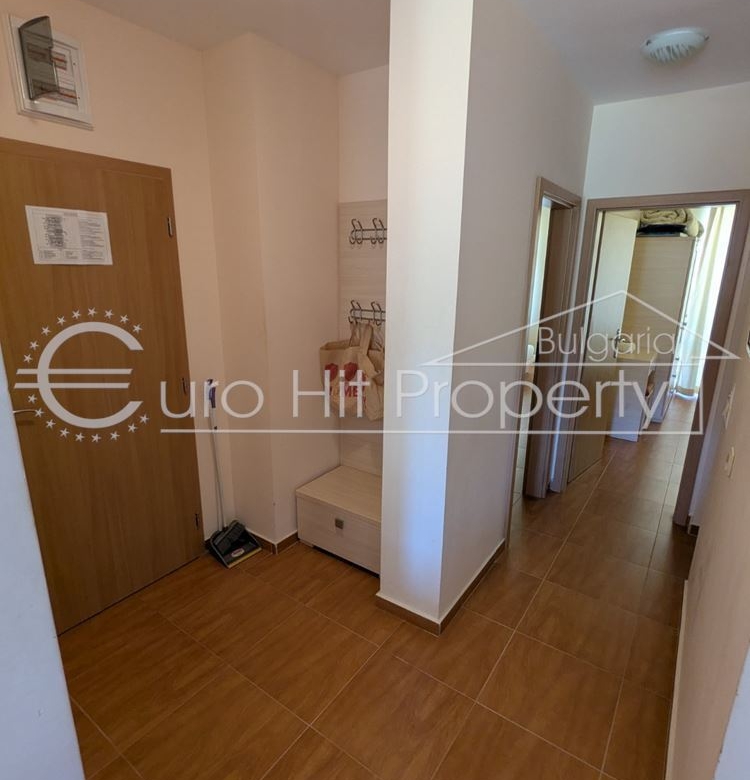 Тристаен апартамент с гледка към басейна в затворен комплекс в Свети Влас - 0