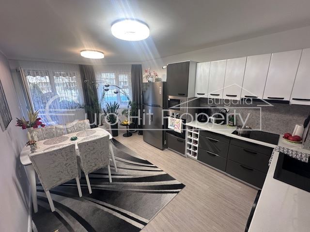 Апартамент с 2 спални в комплекс в Свети Влас - 0