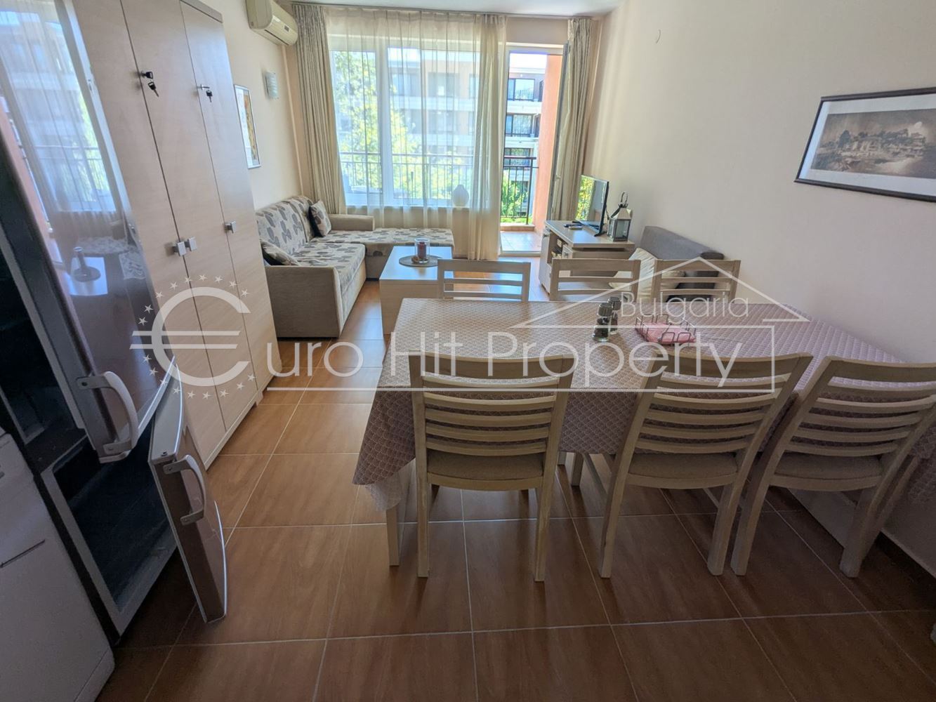 Тристаен апартамент с гледка към басейна в затворен комплекс в Свети Влас - 0